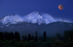 Moonrise Over Shasta